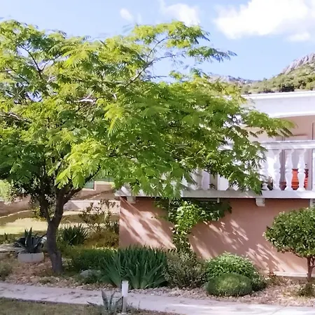 The Garden Of Elais Vakantiehuis