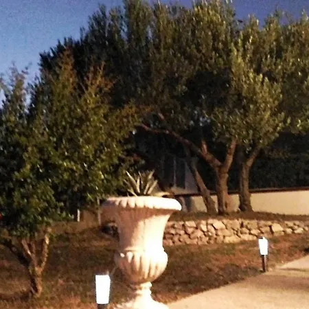 The Garden Of Elais Дом отдыха Шибеник